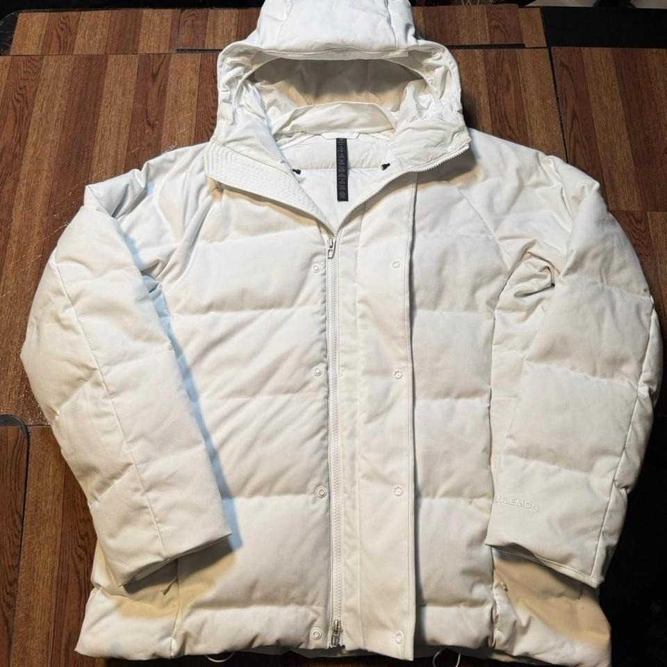 Lululemon Men's White Always Down Insulated Tech Puffer Jacket Medium